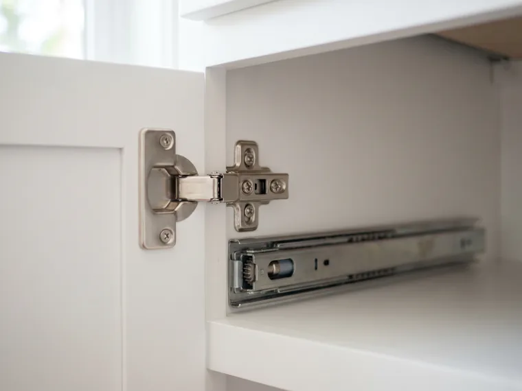 Soft-close cabinet hinge and drawer slide